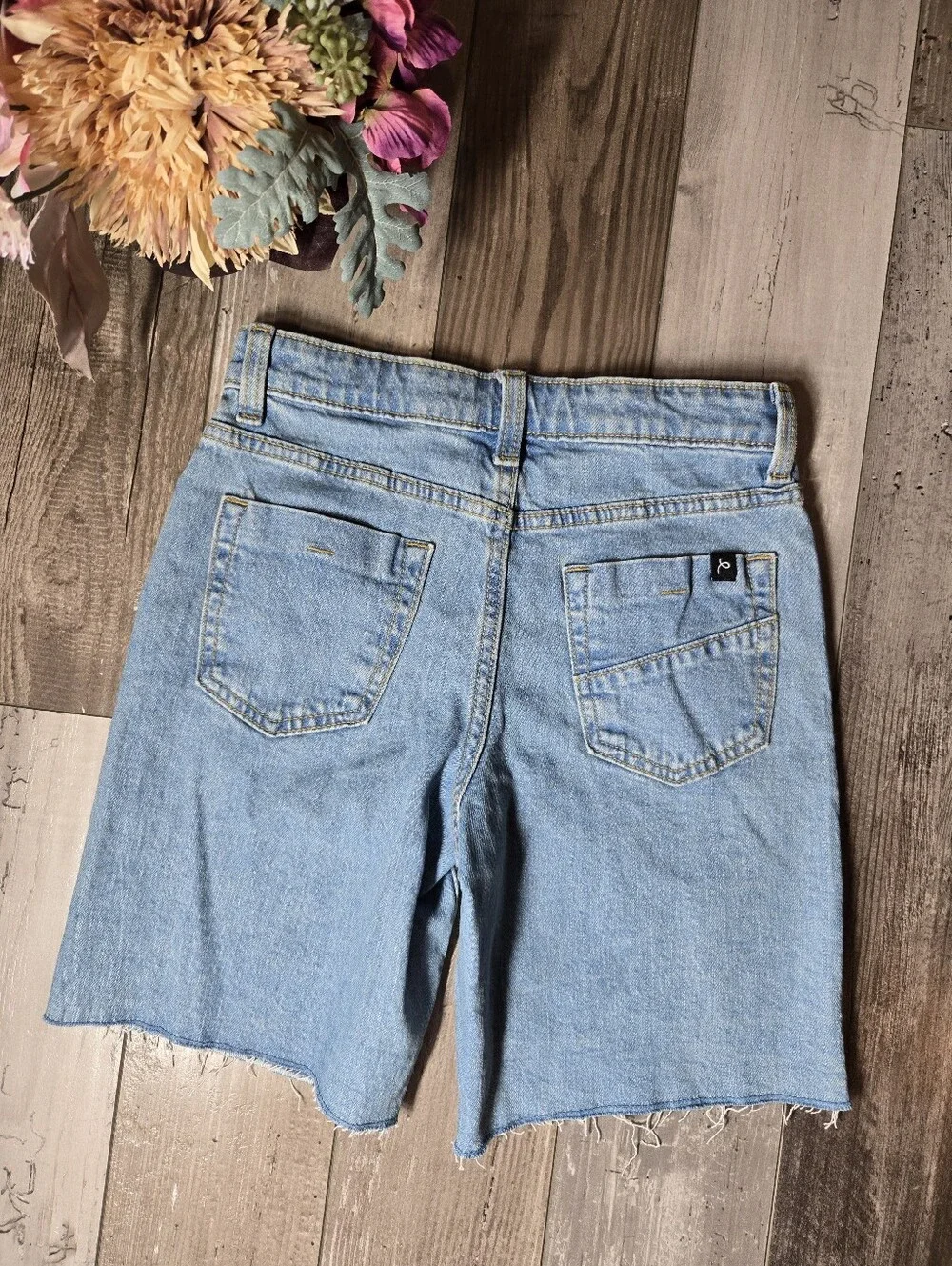 NWOT Art Class Girls Light Wash Loose Jean Shorts Small 6/7